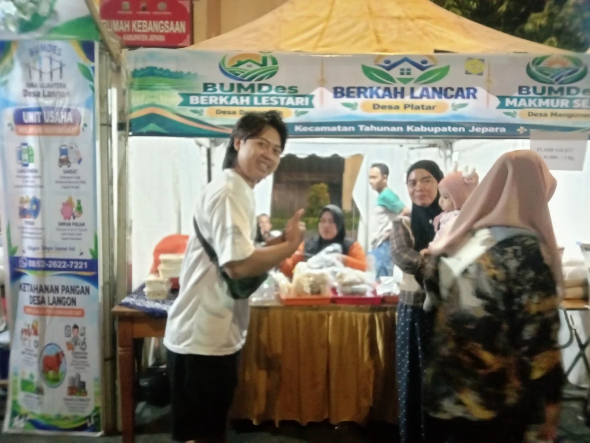 Tp.pkk kunjungi acara gebyar BUMDES/BUMDESMA di alun-alun Jepara 1