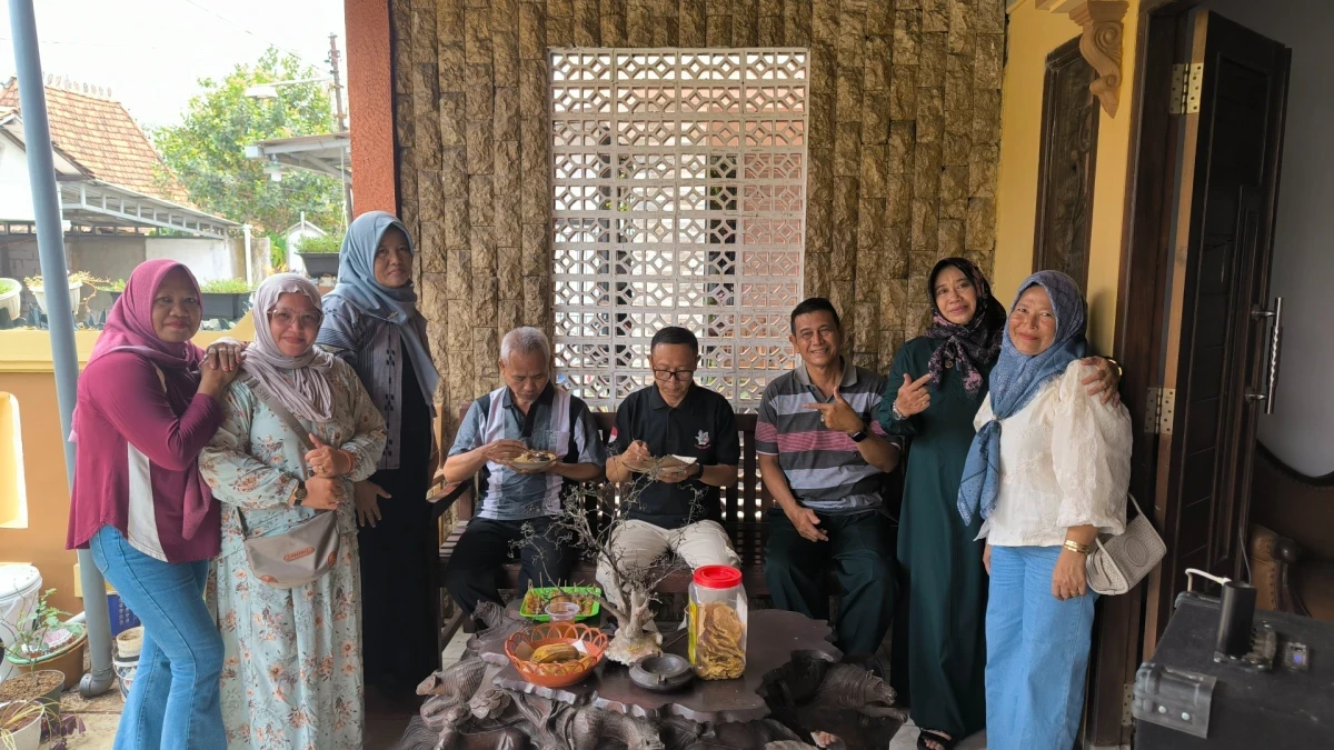 Silaturahmi perpisahan pindah tugas Sekcam Kembang