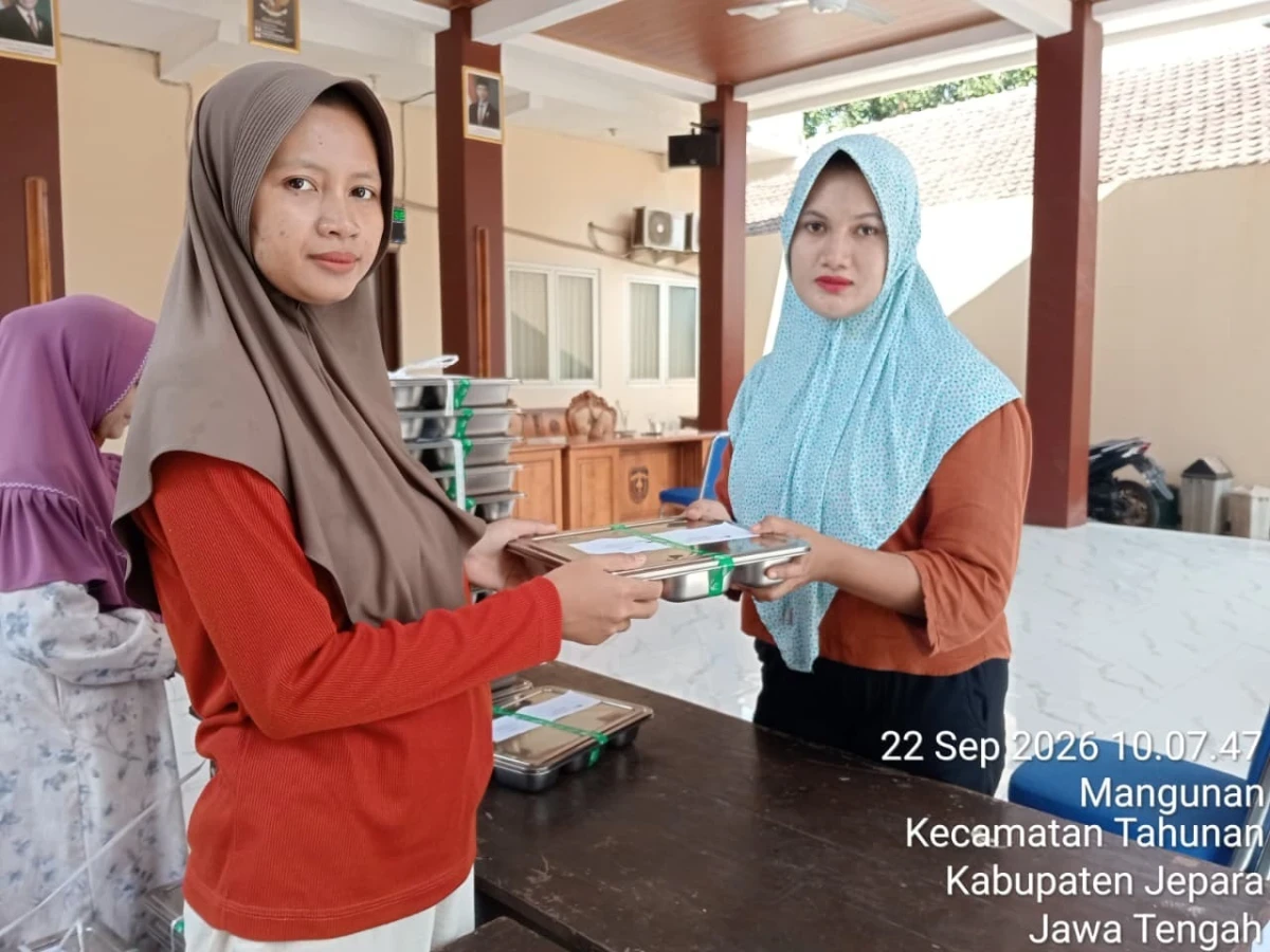 Pendistribusian MBG kepada ibu hamil, ibu menyusui, balita Desa Mangunan 
