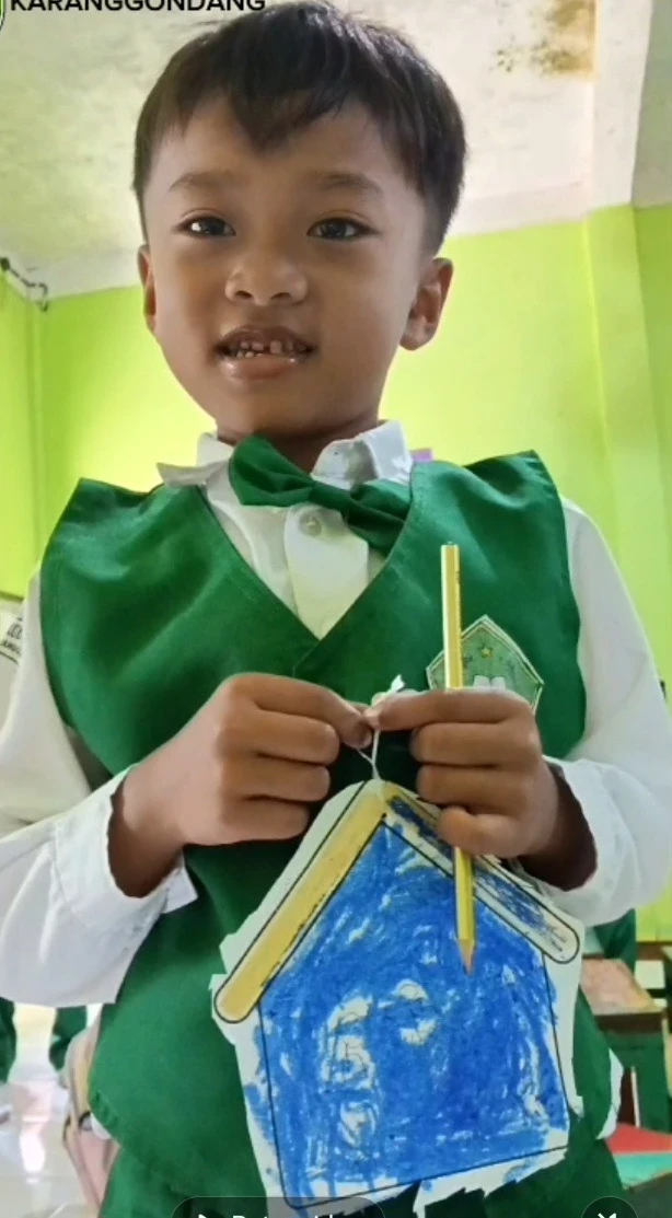 Kegiatan Mewarnai dan Menggunting RA Darul Huda 1 Desa Karanggondang