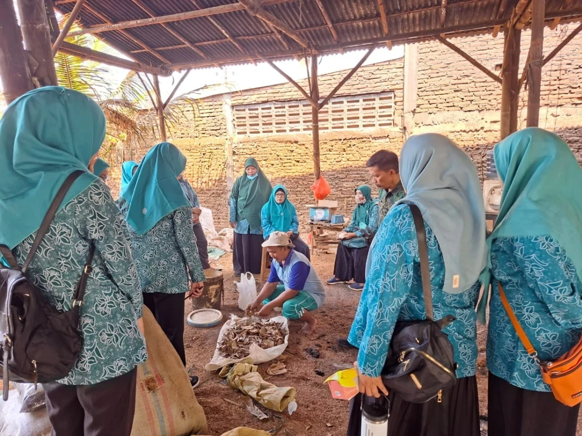  Pelatihan Pembuatan Pupuk Organik bagi Pokja III Desa se-Kec. Batealit