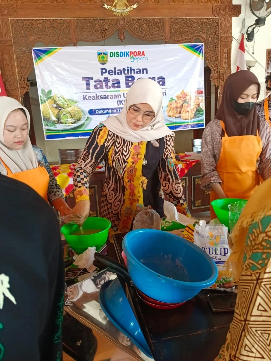 Pelatihan Tata Boga KUM (Keaksaraan Usaha Mandiri) dari Sengkuyung TMMD untuk warga
