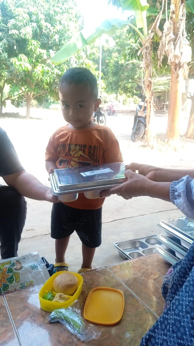 PEMBAGIAN MBG BAGI IBU HAMIL DAN BALITA DI POS PANDAN 4 DESA KEDUNGCINO
