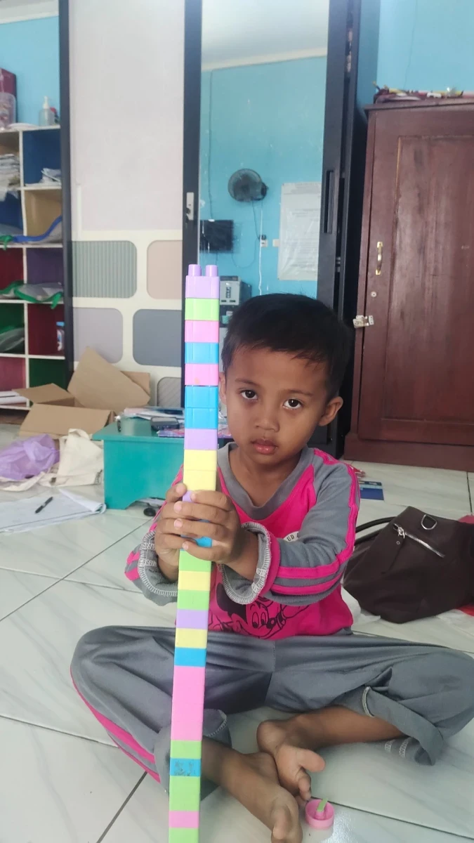 Membuat menara dari puzzle 