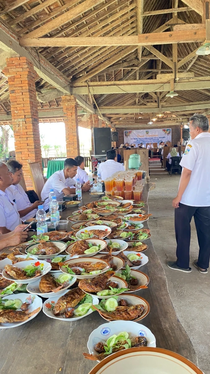 Menghadiri Rapat Koordinasi Petinggi,Carik, Perangkat Desa, dan BPD, se-kecamatan pecangaan bersama Forkopimcam Pecangaan Desa Kaliombo kecamatan Pecangaan Kabupaten Jepara
