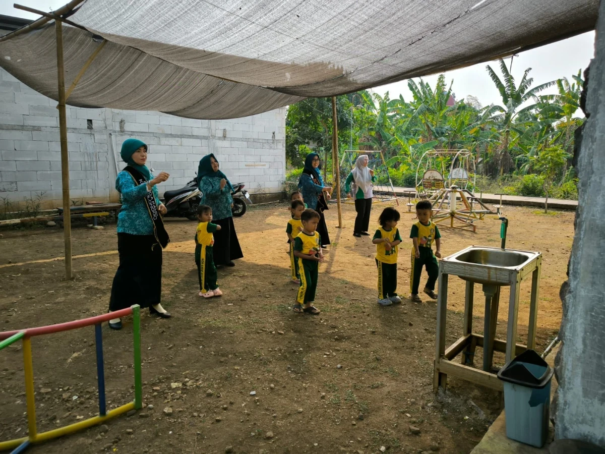 Bunda Paud kunjungi POS PAUD Kasih Bunda Mororejo
