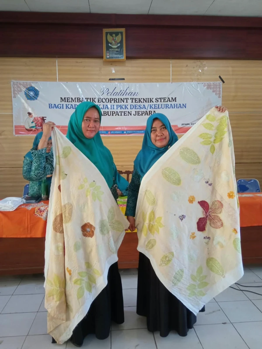 Pelatihan membatik ecoprint teknik steam bagi kader pokja 2 pkk desa/kelurahan se-Kabupaten Jepara 