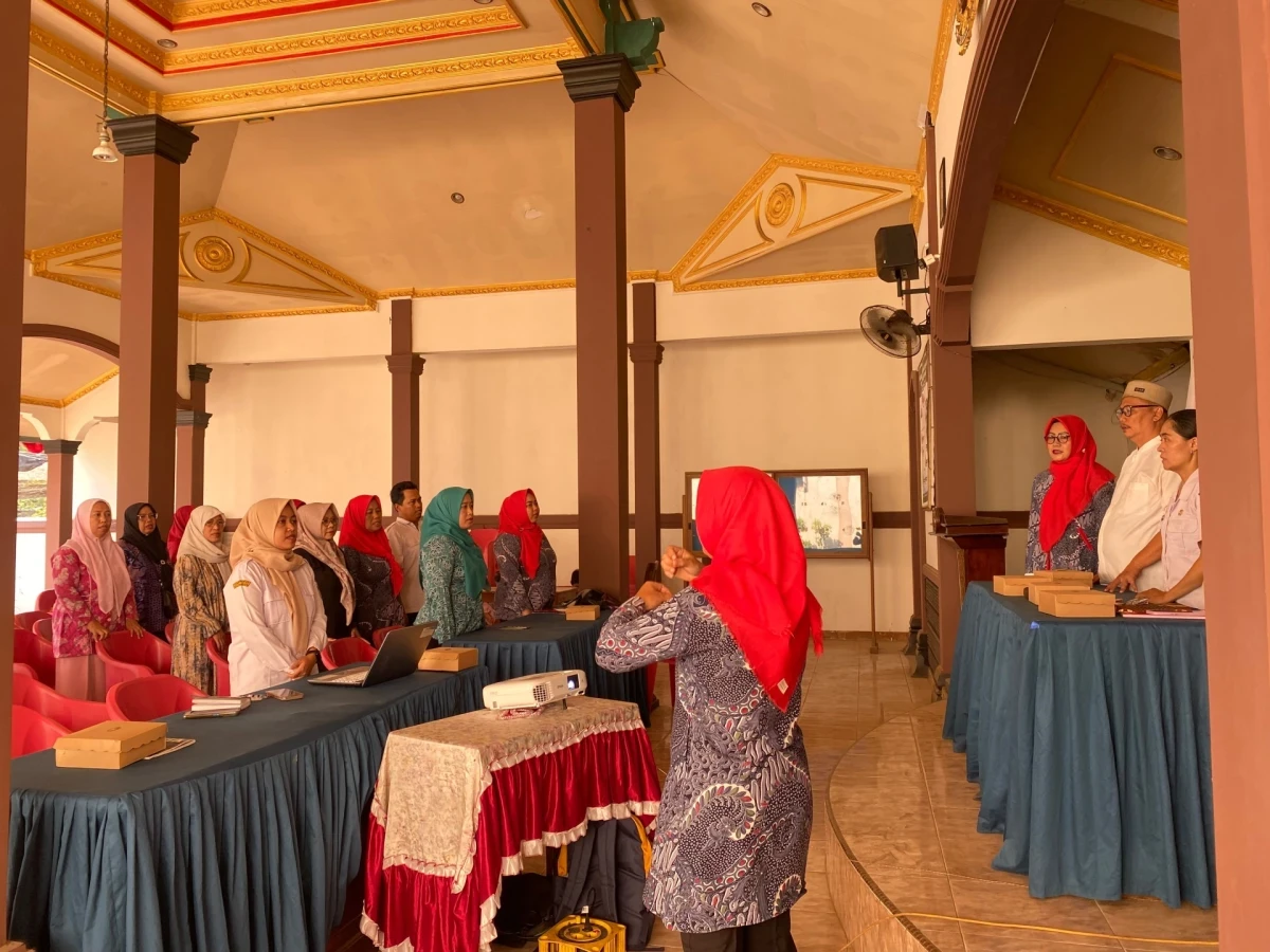 Menghadiri Sosialisasi Deteksi Dini Tumbuh Kembang Anak