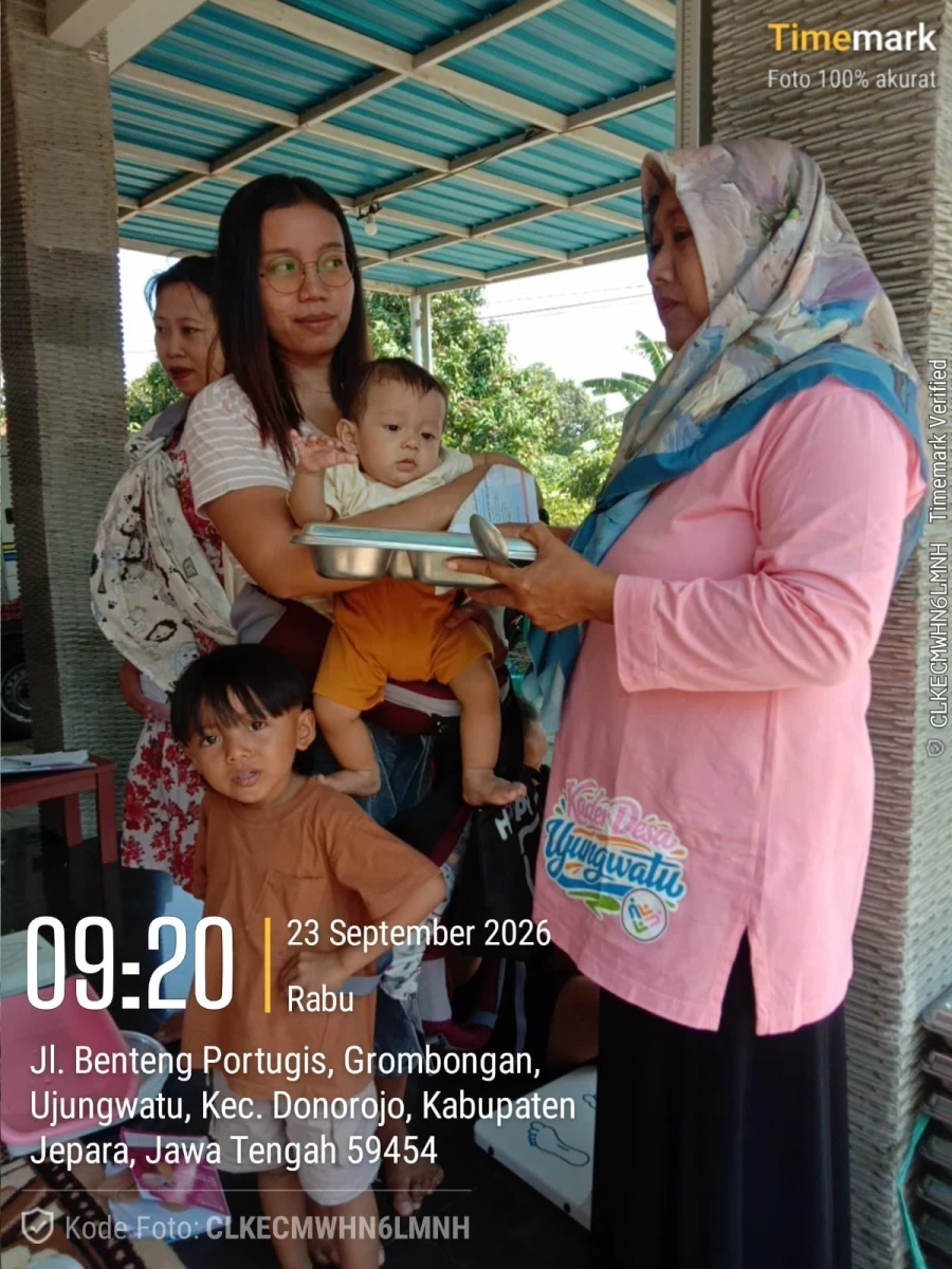 PENDISTRIBUSIAN MAKAN BERGIZI GRATIS (MBG) DI POS 03 RW 03 GROBPGAN DESA UJUNGWATU
