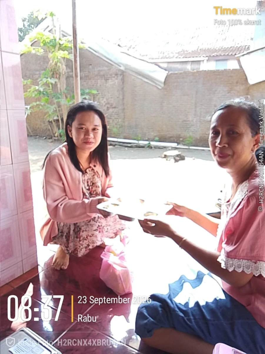 TP.PKK DESA DAMPINGI PENDISTRIBUSIAN MBG DI POS 01 RW 01 METAWAR