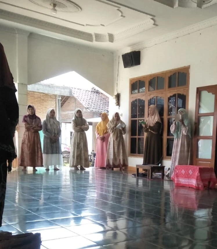 Ibu-Ibu RT 01 RW 05 Karanggondang Gelar Kegiatan Tahlil dan Berjanji Bersama di Musala Al-Ikhlas