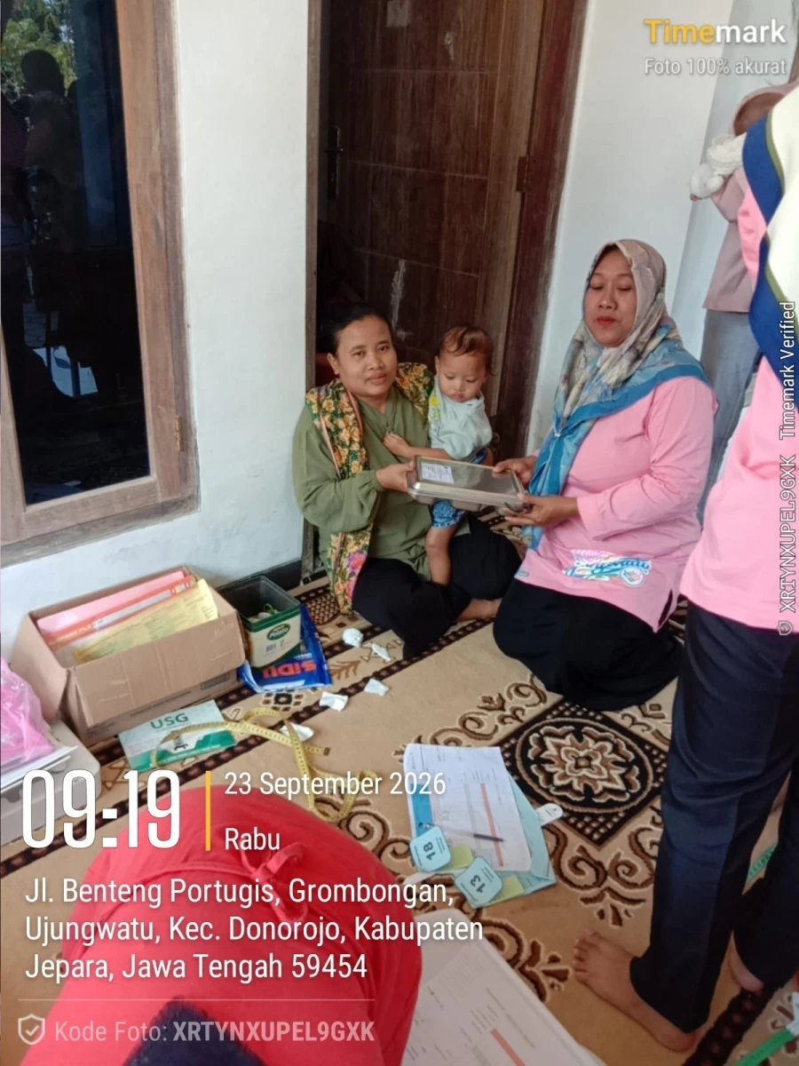 TP.PKK DESA DAMPINGI PENDISTRIBUSIAN MBG DI POS 03 RW 03 GROBOGAN