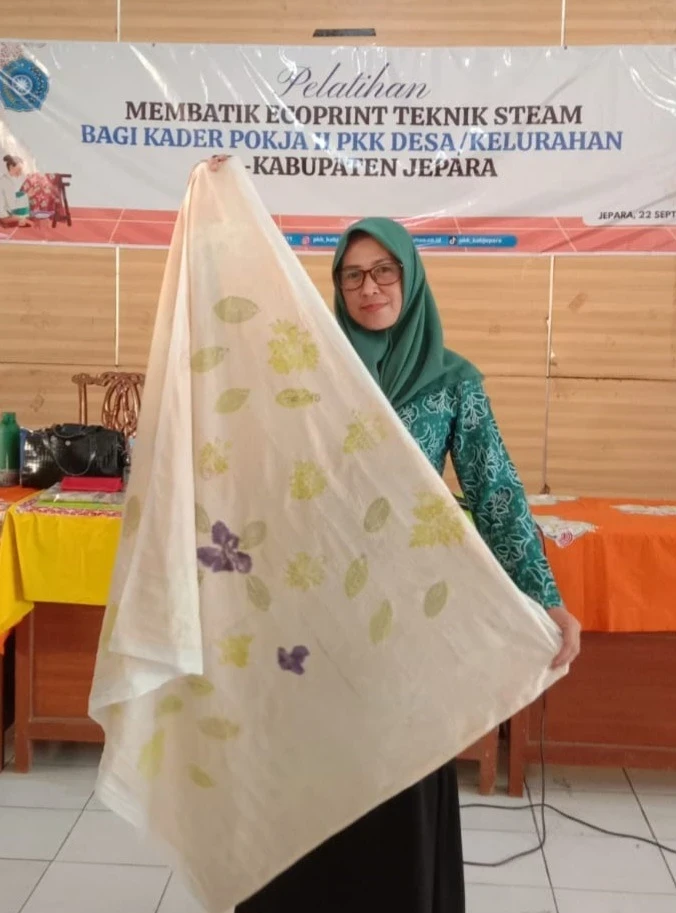 Pokja II TP PKK Desa Karanggondang Ikuti Pelatihan Membatik Ecoprint Teknik Steam Tingkat Kabupaten Jepara