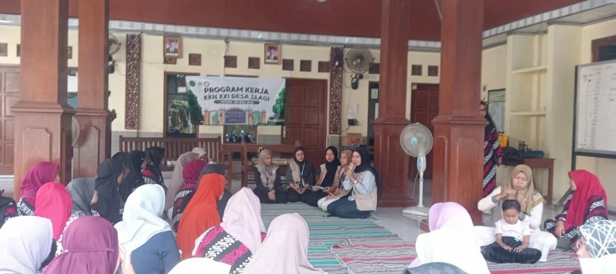 Pertemuan rutinan PKK desa Slagi dan pelatihan pembuatan lilin aromaterapi bekerja sama dengan KKN Inisnu jpt