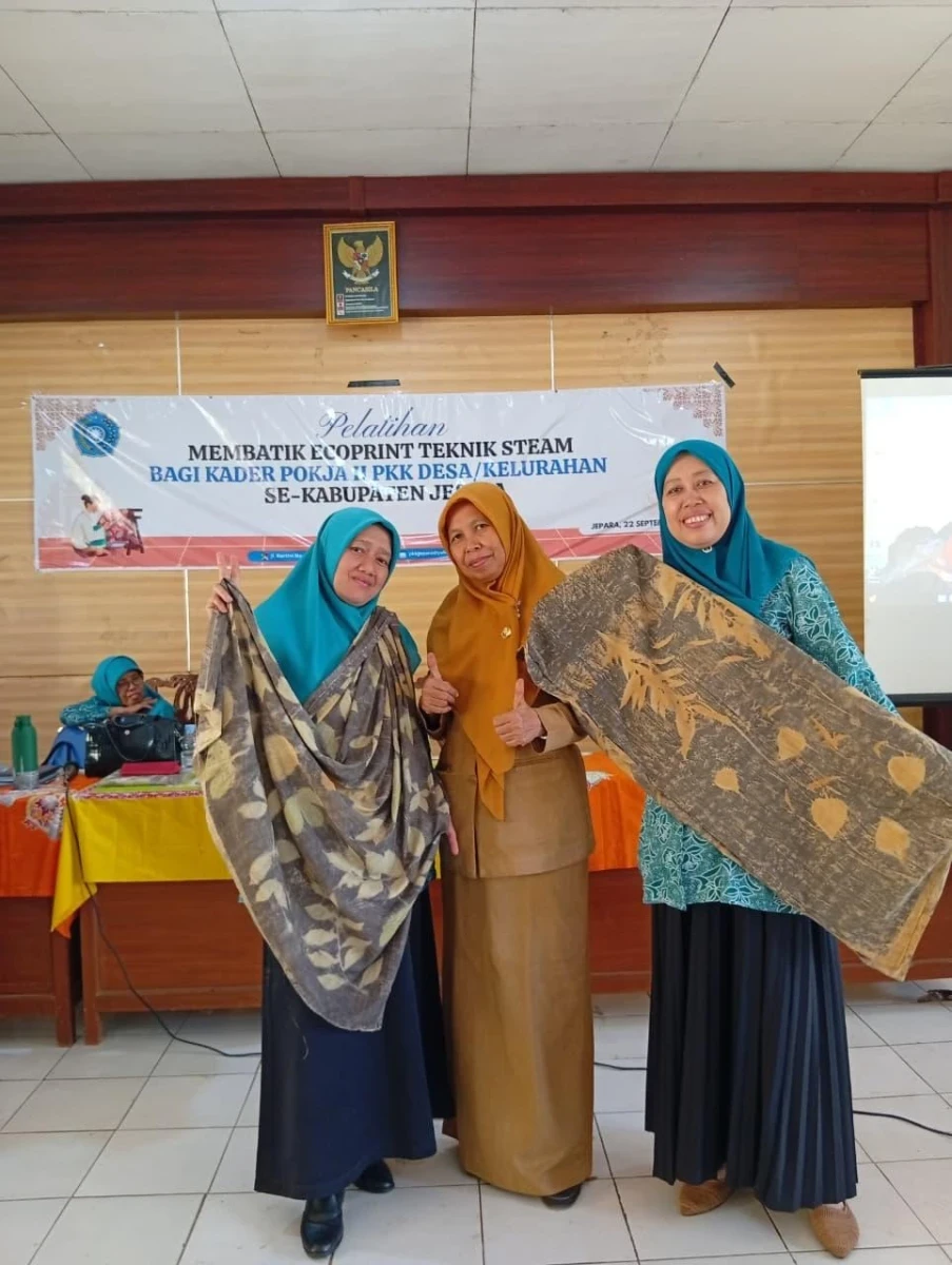 PELATIHAN MEMBATIK ECOPRINT TEKNIK STEAM BAGI KADER POKJA II PKK DESA/KELURAHAN SE-KABUPATEN JEPARA