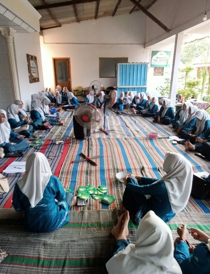 kegiatan rutinan pkk rt 3 rw 1 tahunan denga isian menerangkan perbedaan antara otak laki laki dan otak perempuan 