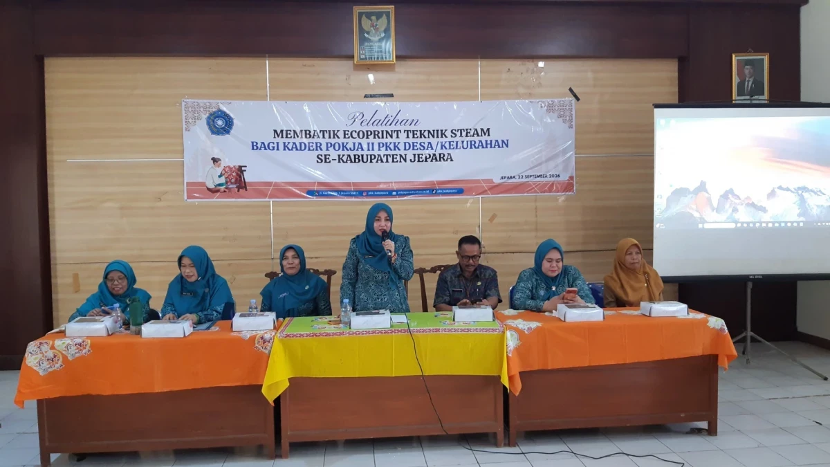 Tingkatkan Pendapatan Keluarga, TP PKK Jepara Bekali Kader Desa Keterampilan Ecoprint Teknik Steam