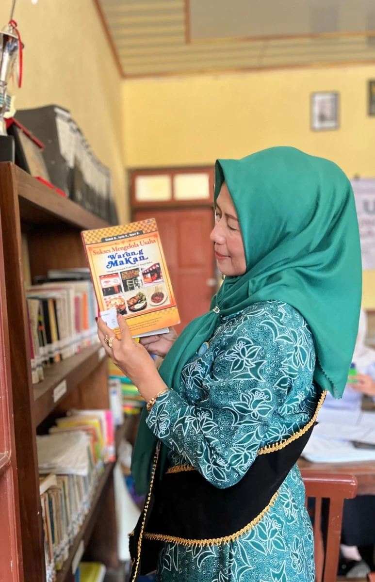 Bunda Literasi Karanggondang Pantau Langsung Pelaksanaan dan Layanan Perpustakaan Desa