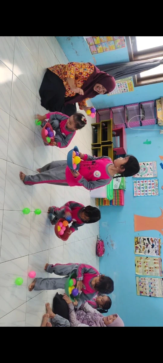Lomba mengambil bola 