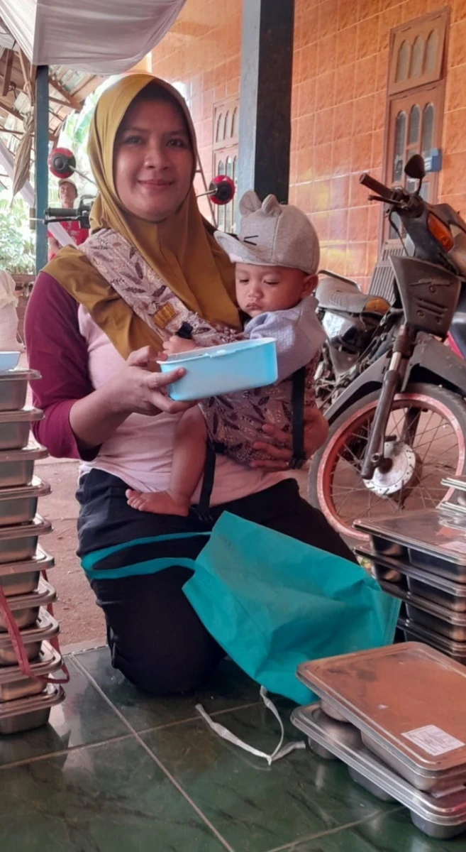 Distribusi Menu Bergizi MBG untuk Ibu Hamil, Busui, dan Balita di Posyandu Harapan 6 RW 07 Desa Karanggondang