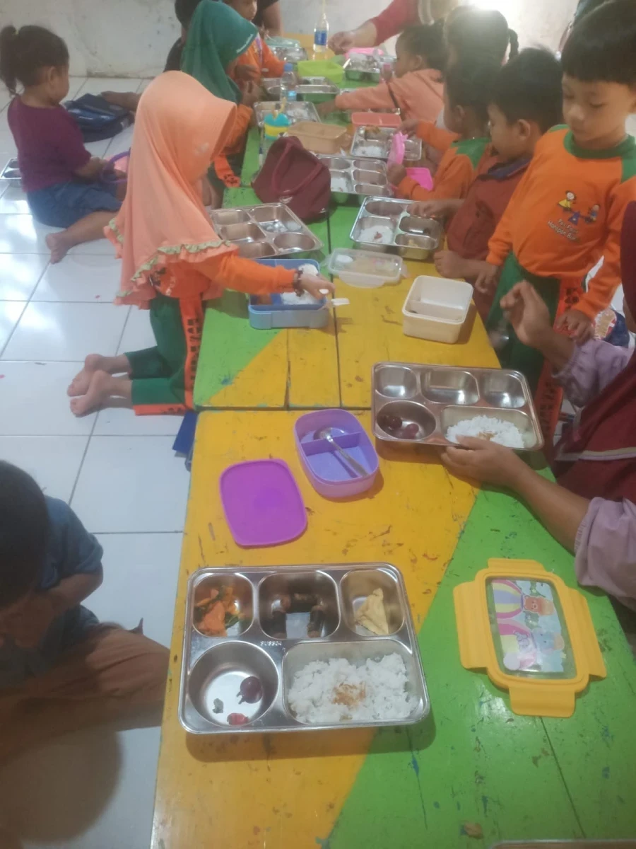MAKANAN BERGIZI GRATIS