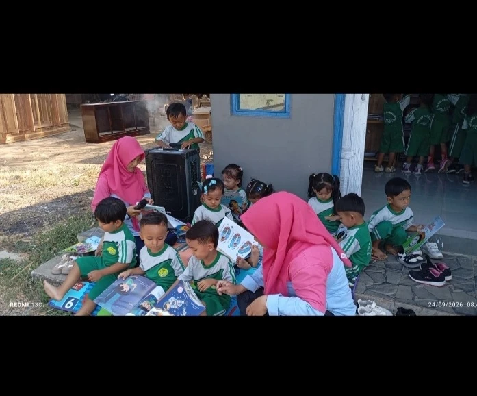 kunjungan pos Paud Wijaya Kusuma ke perpusdes 