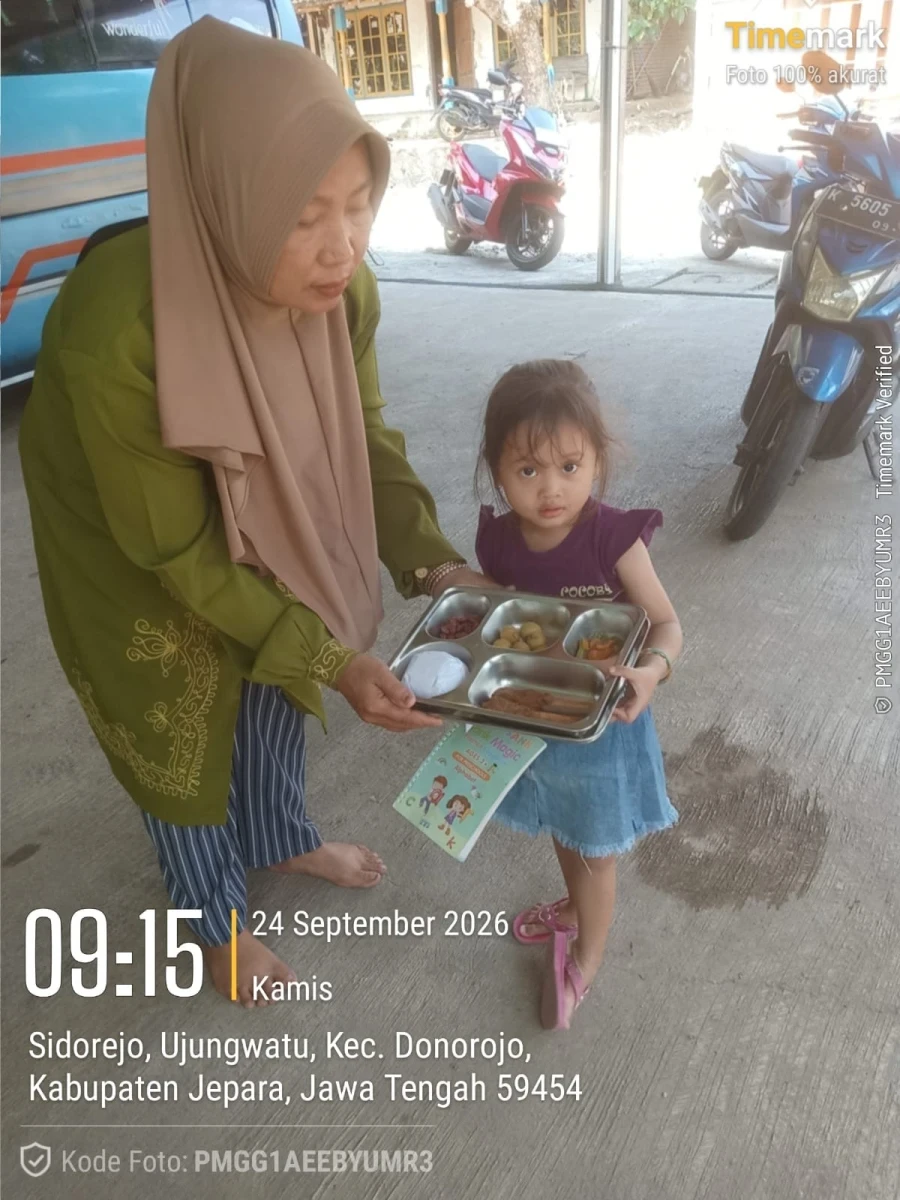 PENDISTRIBUSIAN MBG DI POS 05 RW 02 DUKUH SIDOREJO DESA UJUNGWATU