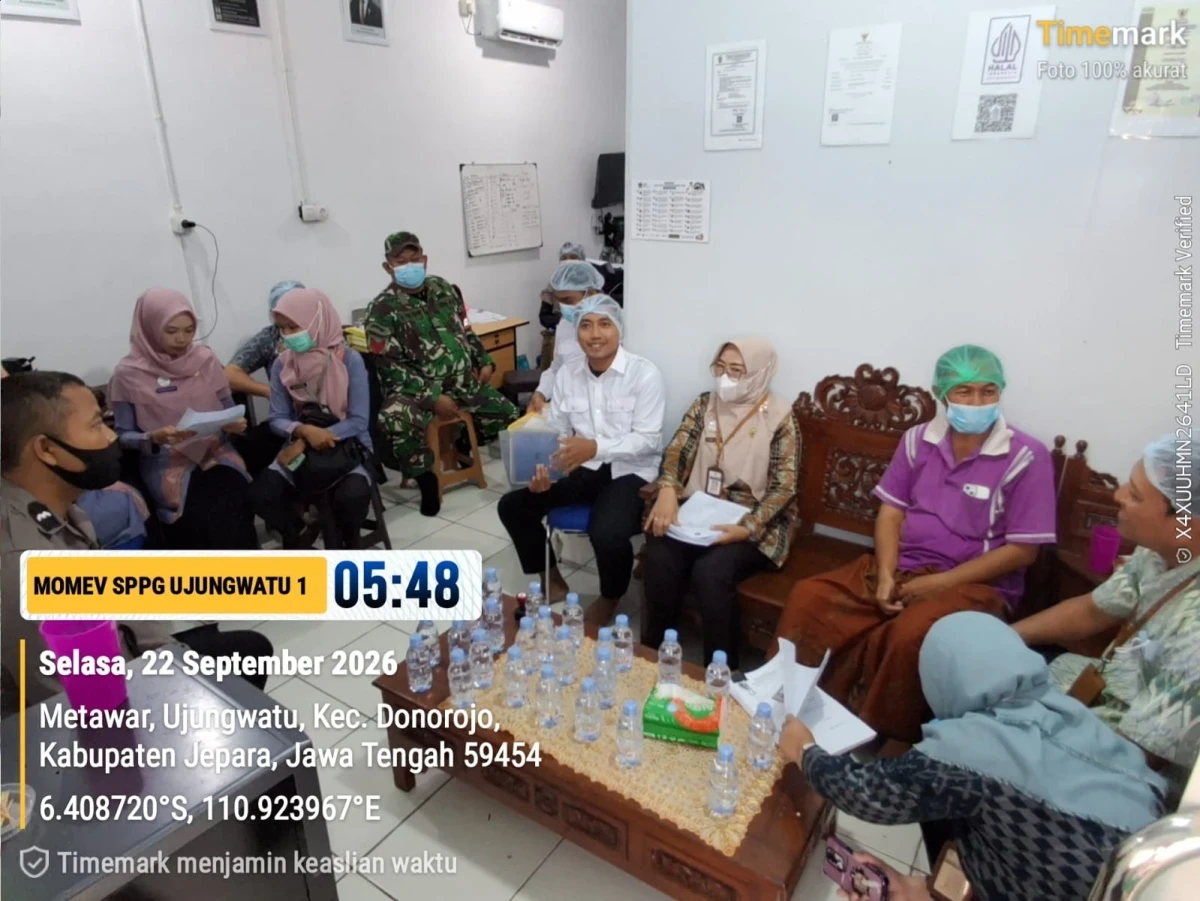 Melakukan pendampingan dalam pemantauan penyaluran MBG di SPPG Ujungwatu 1 Kecamatan Donorojo 