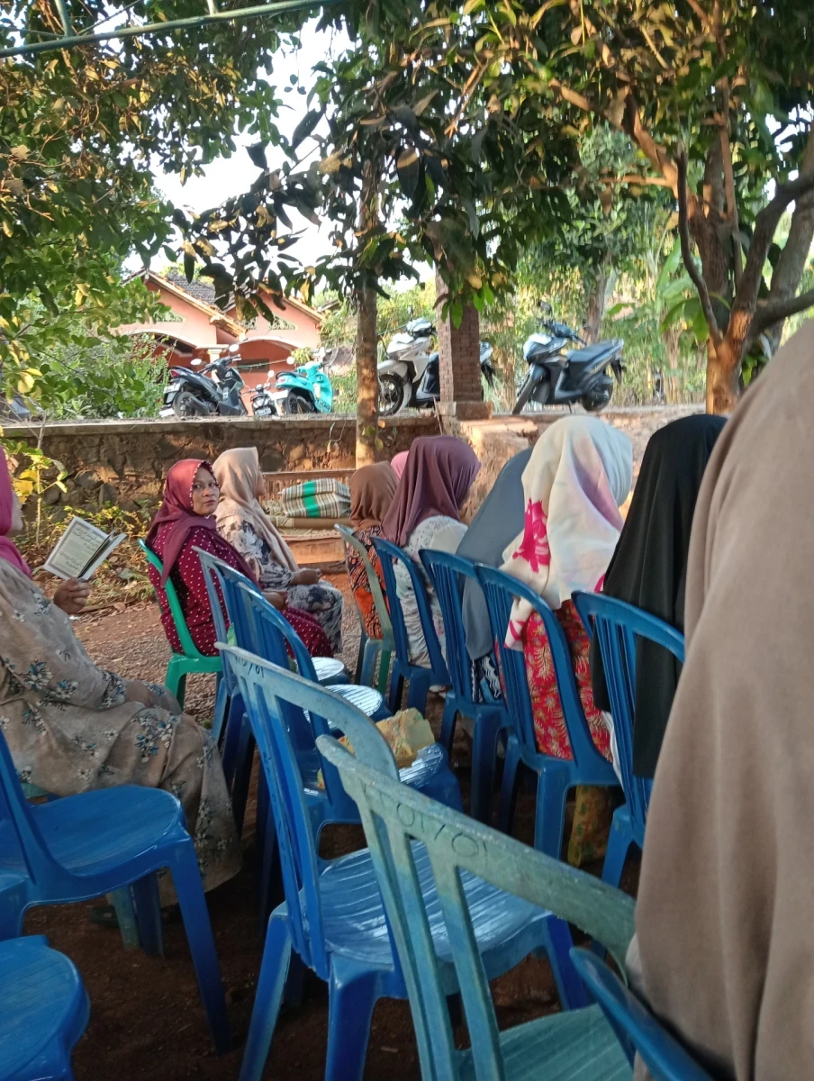 Membantu masyarakat yang terkena musibah