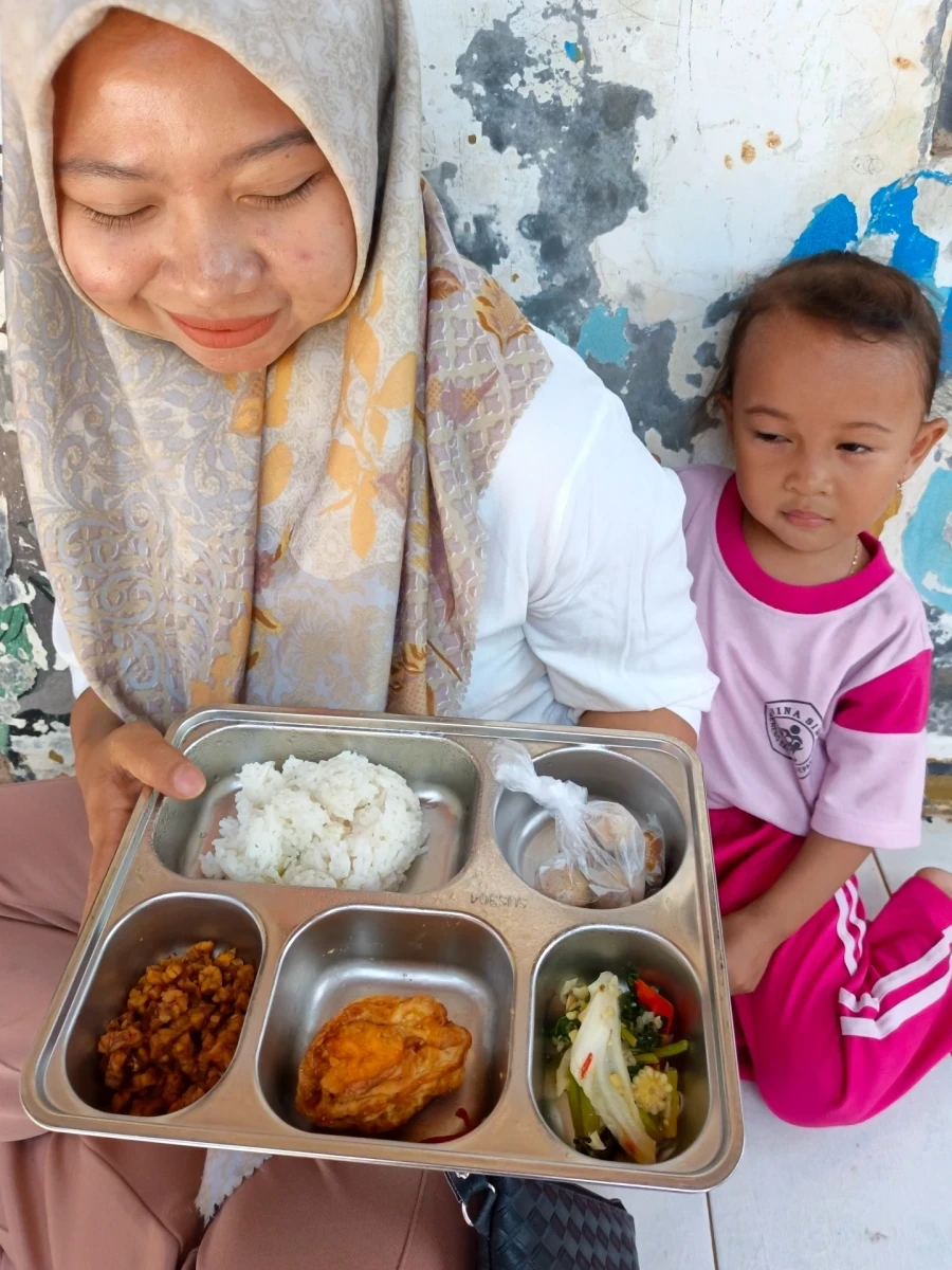 Pembagian MBG di desa geneng