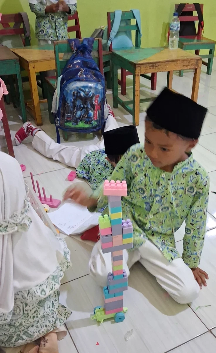 Kreativitas Tanpa Batas: Murid RA Darul Huda 1 Asyik Merangkai Lego