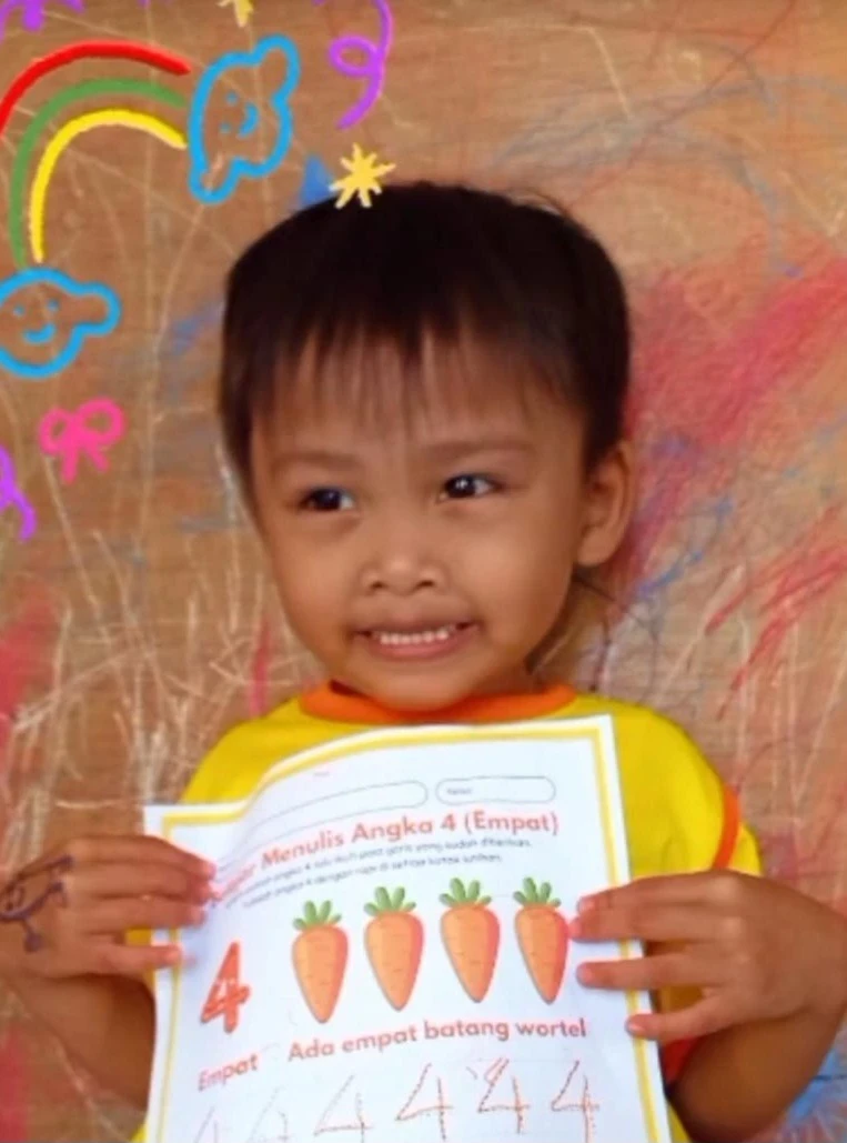 Mengenal Buah Sehat: Murid PAUD Mutiara Karanggondang Asyik Mewarnai