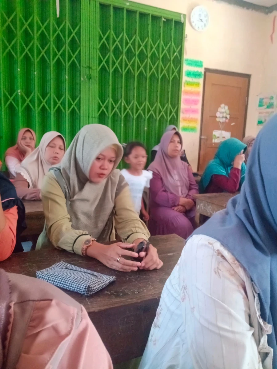 Pertemuan rutinan ibu ibu PKK RW 4 