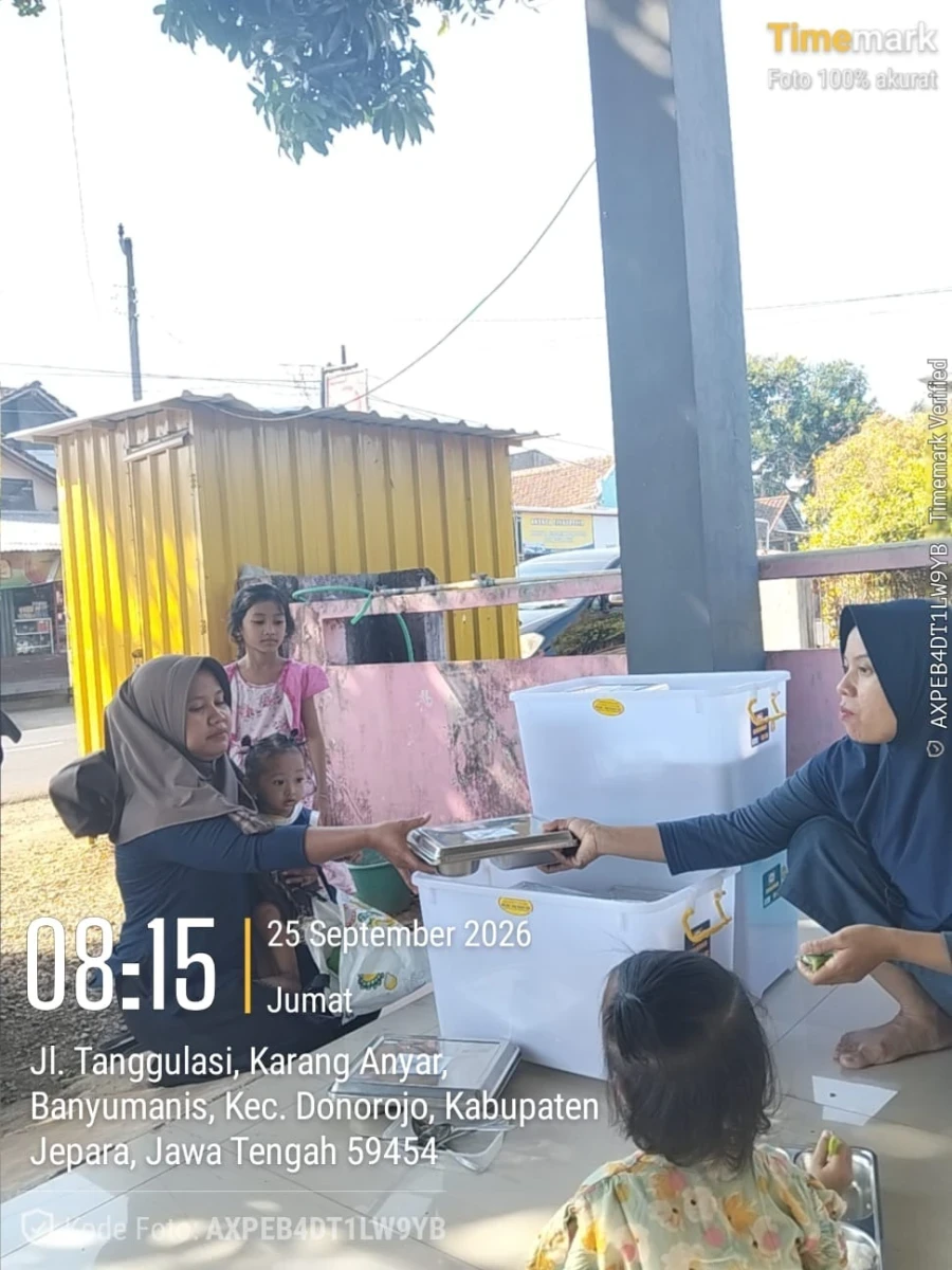 PENDISTRIBUSIAN MAKANAN BERGIZI GRATIS (MBG) UNTUK IBU HAMIL DAN BALITA POS MAWAR MERAH 1 DESA BANYUMANIS