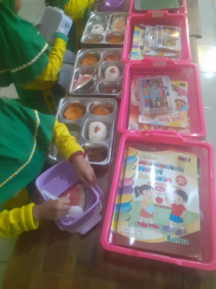 MAKANAN BERGIZI GRATIS