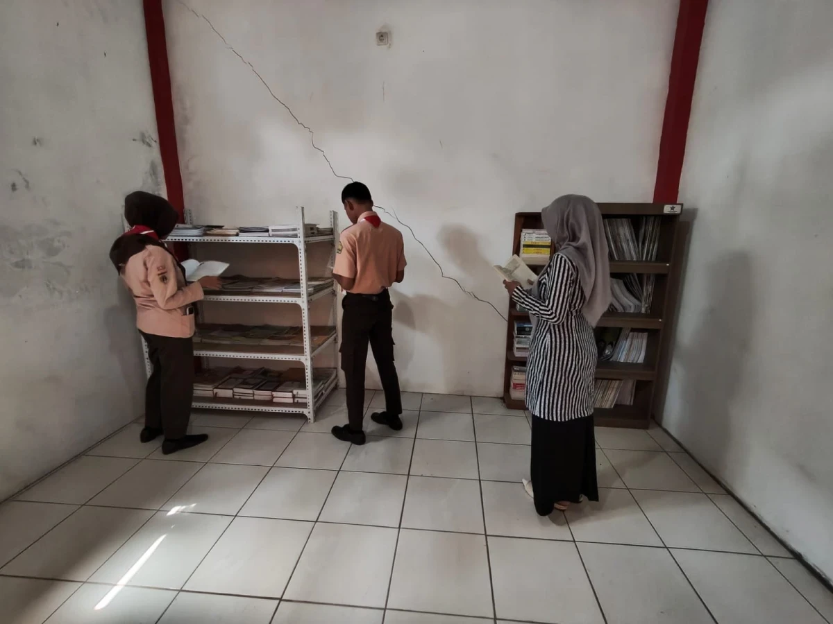 Menumbuhkan Minat Baca dan Semangat Belajar Bersama: Kegiatan Literasi Membaca Pokja II Desa Kawak bersama Anak PKL