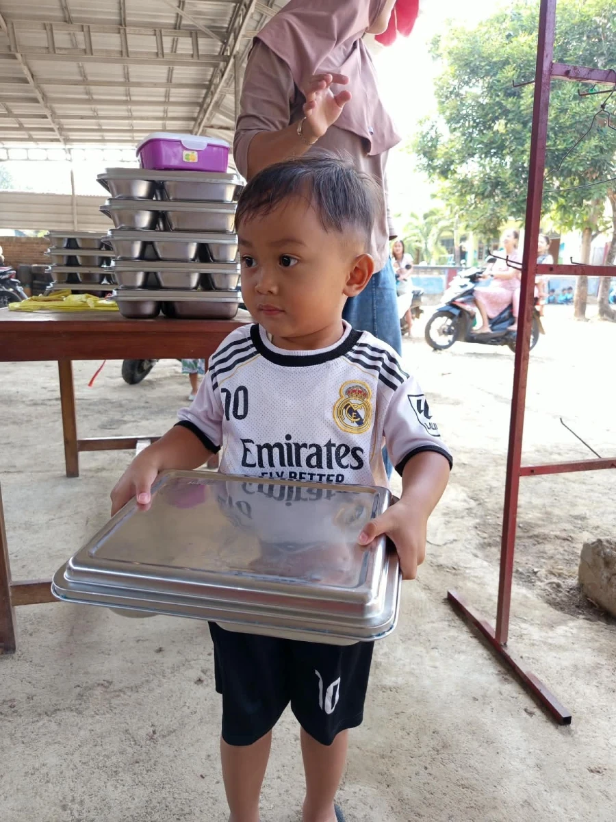 Pembagian MBG di posyandu Mukti Rahayu Pendem
