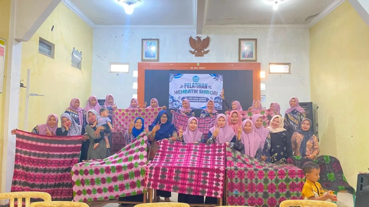 Pertemuan rutin PKK bulan September dan Berkarya membuat batik sobari