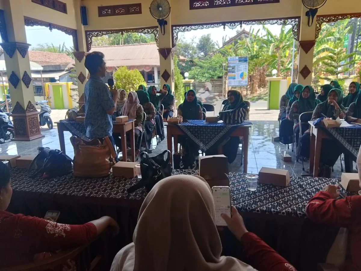 Mengikuti kegiatan sosialisasi Penyakit Tidak Menular (PTM)dari politeknik gizi Semarang 