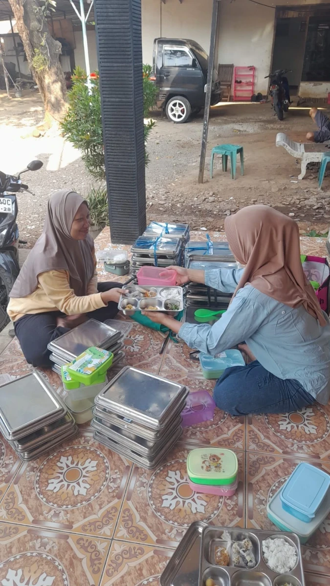 Pembagian MBG di lingkungan Posyandu Kasih Ibu 3 Desa Senenan