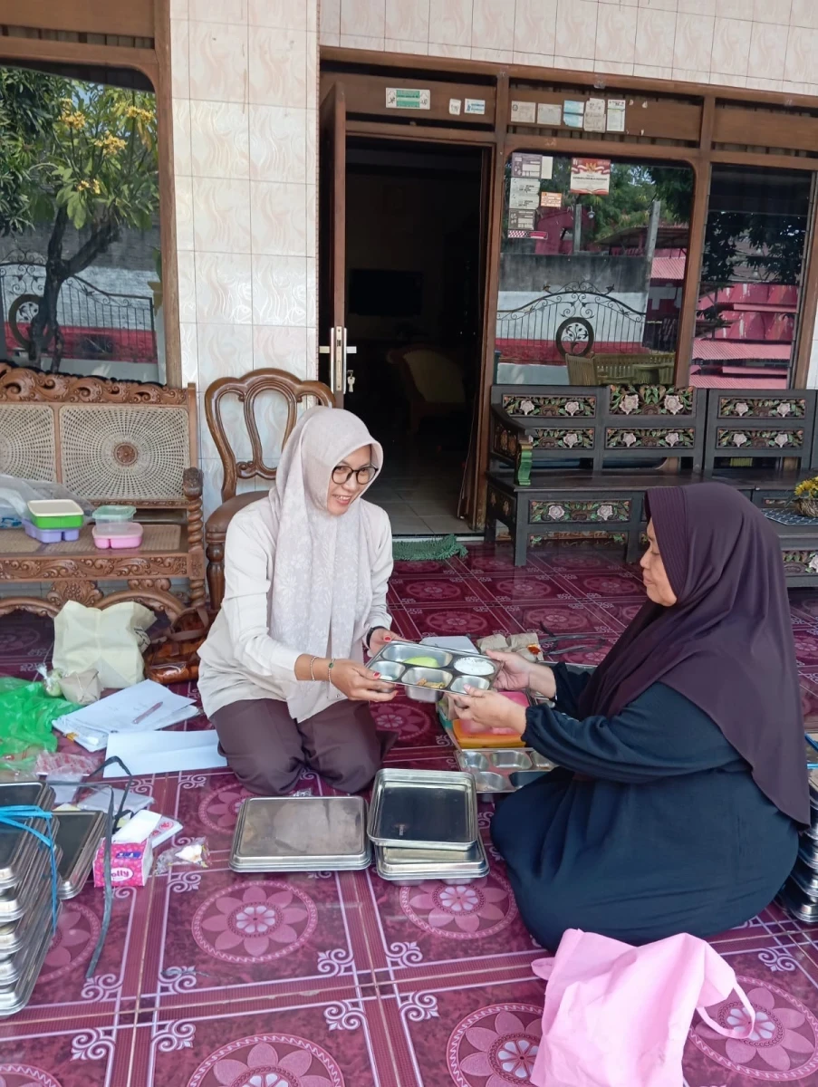 Pembagian MBG B3 di Lingkungan Posyandu Kasih Ibu 2