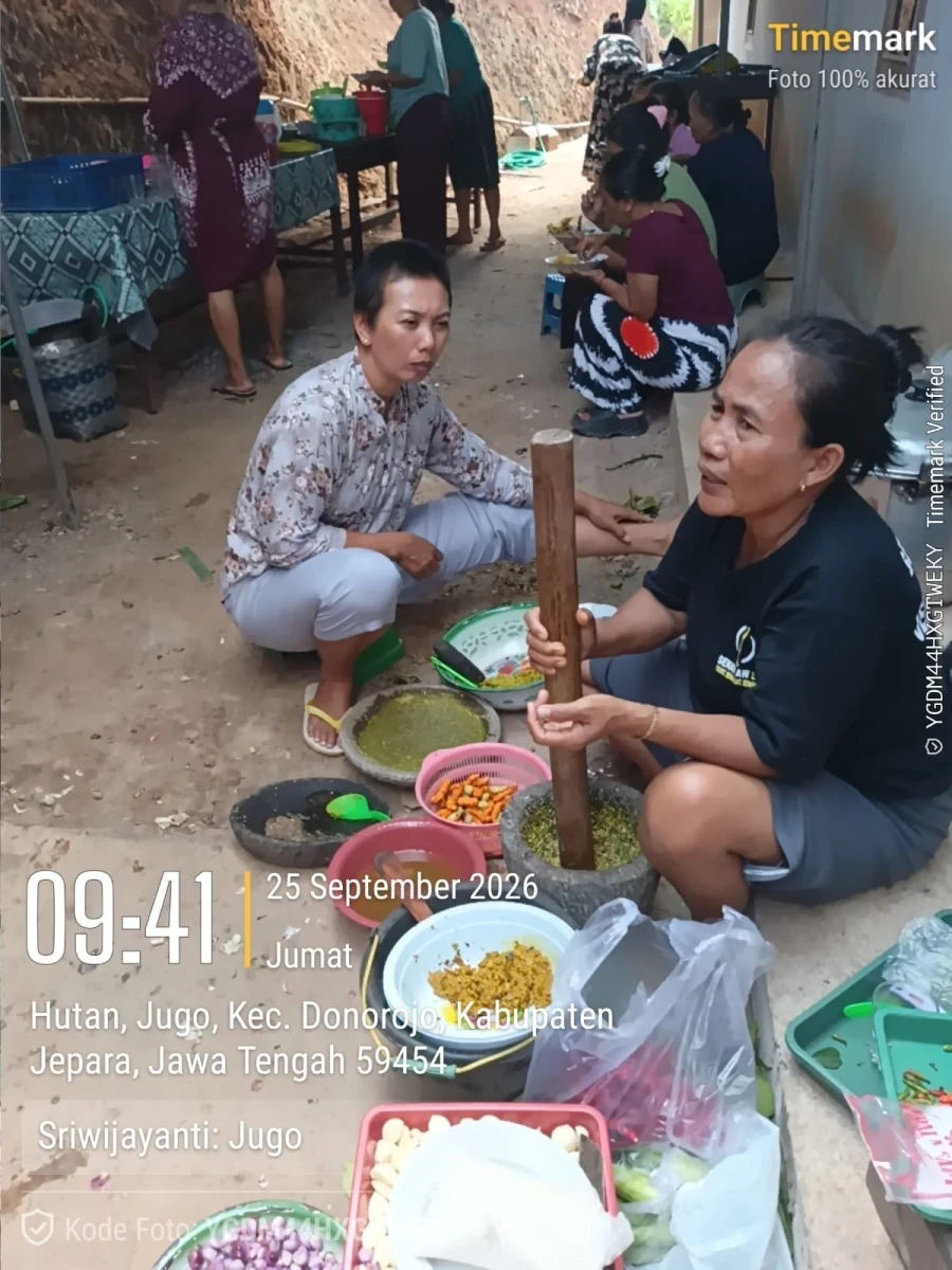 Dari Rewang Tumbuh Kebersamaan 