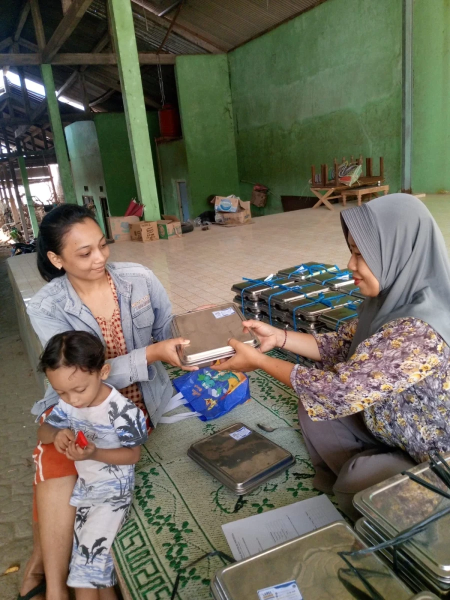 Pemberian MBG Pada Balita, Ibu Hamil dan Ibu Menyusui di Posyandu Kasih Ibu 5 Desa Senenan