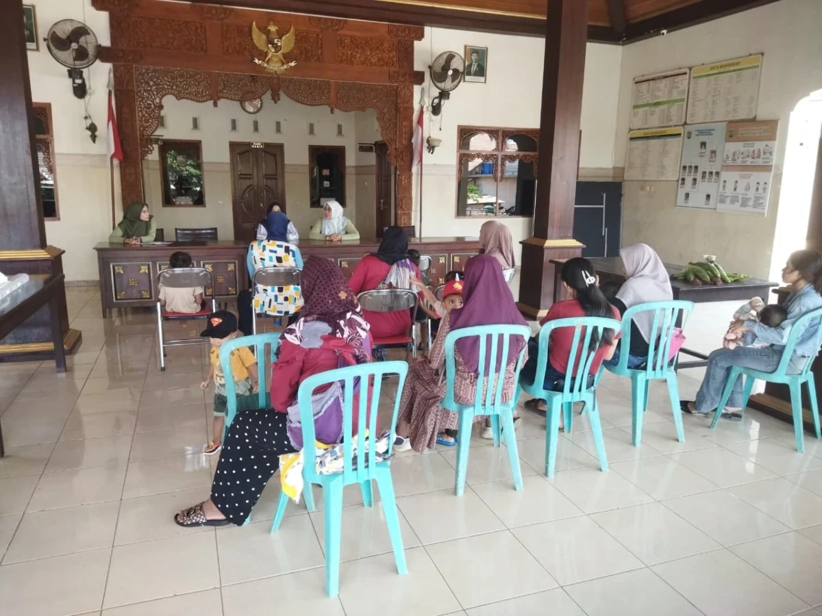 KEGIATAN PENIMBANGAN & PMT DI BALAIDESA