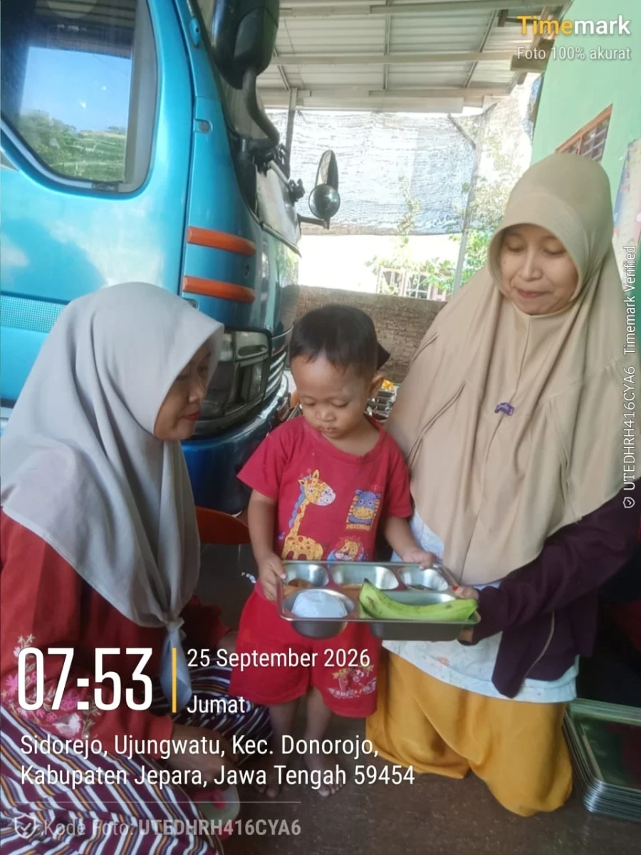 PENDISTRIBUSIAN MBG DI POS 05 RW 02 DUKUH SIDOREJO DESA UJUNGWATU