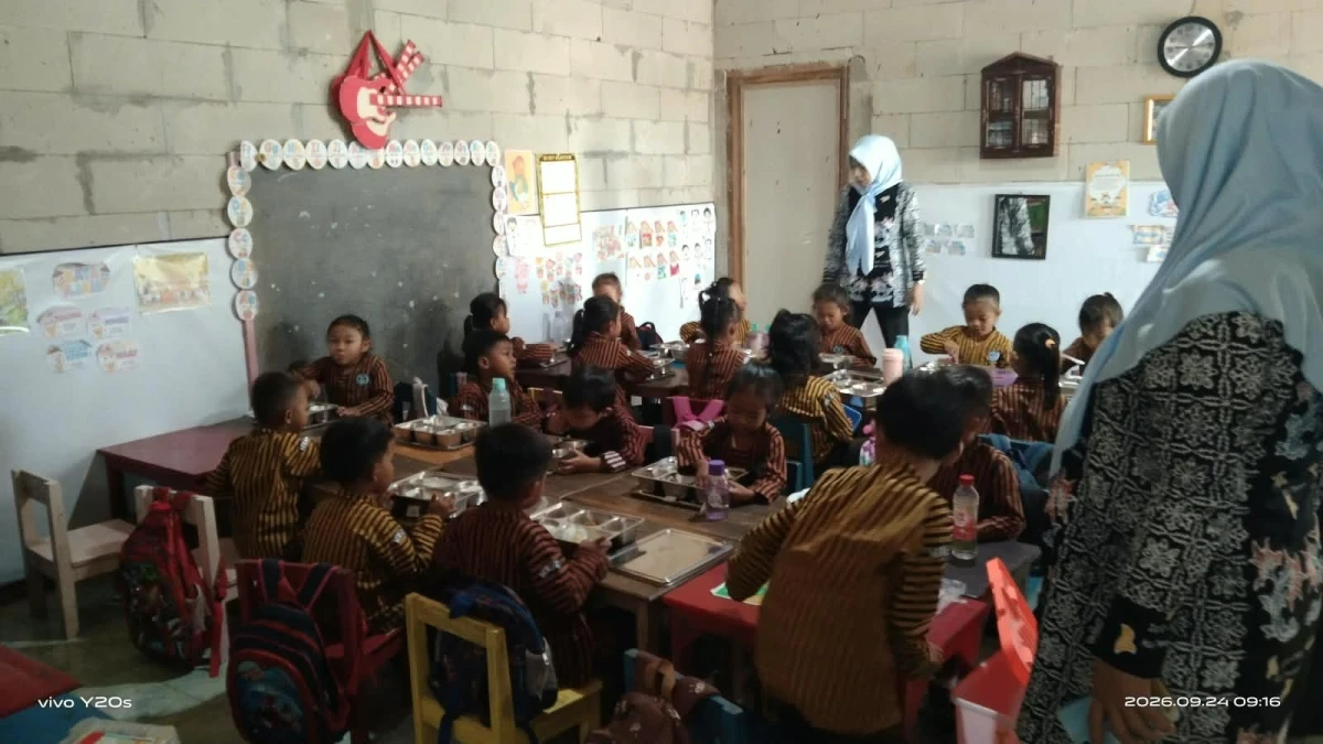 TP PKK Telukawur Dampingi Makan Bergizi Gratis, Dukung Tumbuh Kembang Anak TK Pertiwi