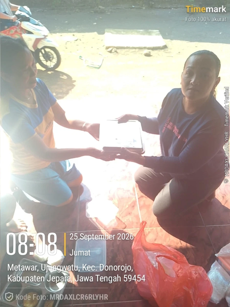 TP.PKK DESA DAMPINGI PENDISTRIBUSIAN MBG DI POS 01 RW 01 DUKUH METAWAR