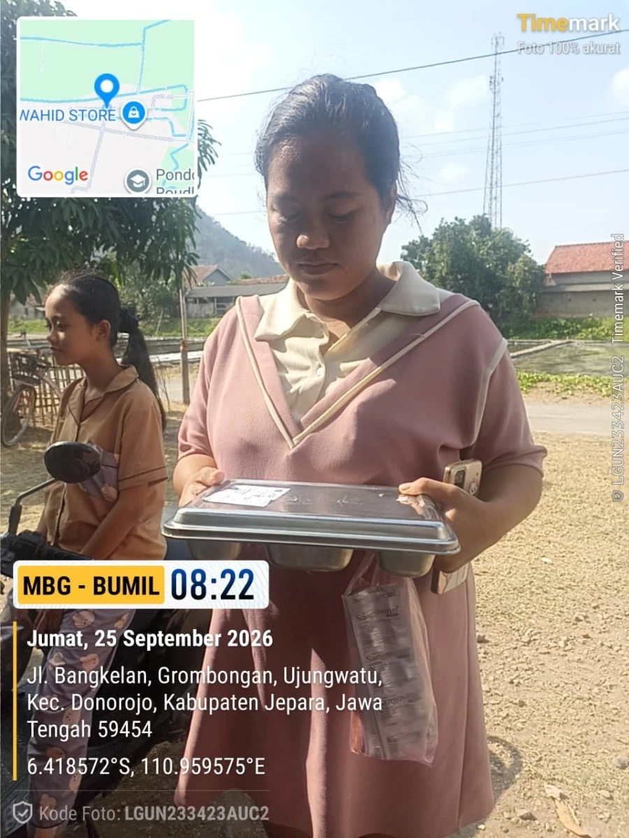 TP.PKK DESA DAMPINGI PENDISTRIBUSIAN MBG DI POS 06 RW 03 GROBOGAN