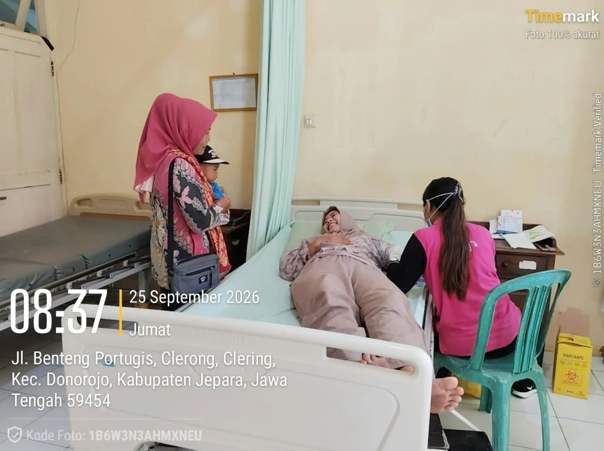TP.PKK BERSAMA KADER KESEHATAN DAMPINGI SAFARI KB DI PUSKESMAS DONOROJO