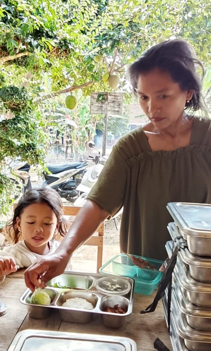 Dukung Tumbuh Kembang Optimal: Penyaluran Makan Bergizi Gratis (MBG) untuk Ibu Hamil, Busui, dan Balita di Posyandu Harapan 1 Desa Karanggondang